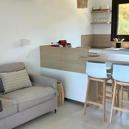 Holiday home Maison Pied Dans L'eau *